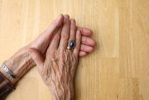 Image credit: <a href='https://www.123rf.com/photo_2475828_old-hands-on-clean-table.html'>logoboom / 123RF Stock Photo</a>