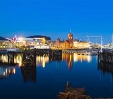 Cardiff_Bay_at_night
