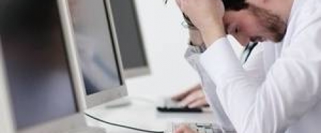 Majority of UK workers sit at their desk between four and nine hours a day