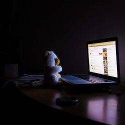 Use of tech in the evening linked to sleep disruption and a range of serious mood disorders