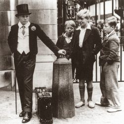 Toffs and Toughs famous photo that illustrate class divide and classism
