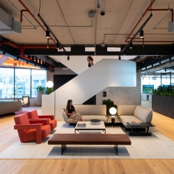 Modern office design by BDG