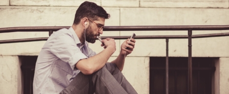 Prioritising your phone over your partner affects women’s creativity at work