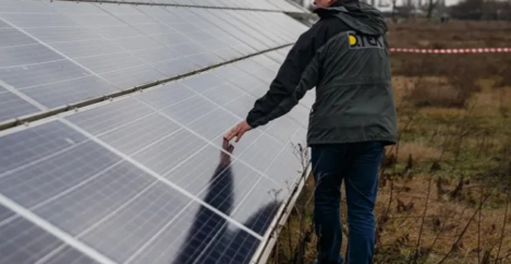 Solar power plants: from panels to the grid