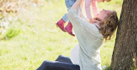 New mothers return to work early as financial pressures shorten maternity leave, report finds